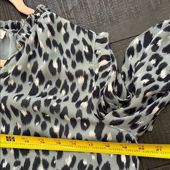 Loft Petite Leopard Print Ruffle Sleeve Blouse size MP - Picture 10 of 12